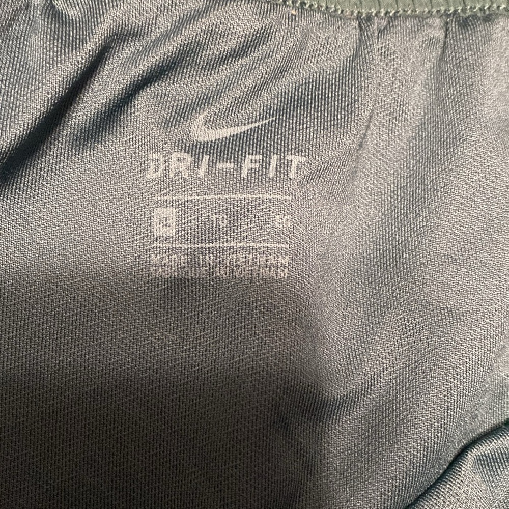 Nike gym shorts - Picture 2 of 2